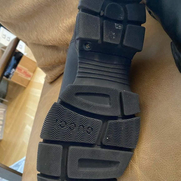 Gucci logo patch Chelsea ankle booties - Picture 8 of 9